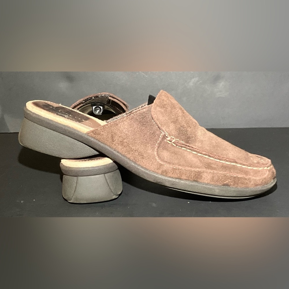AK Anne Klein AKLURREY Brown Suede Slip On Flats / Mules Women’s US 8M